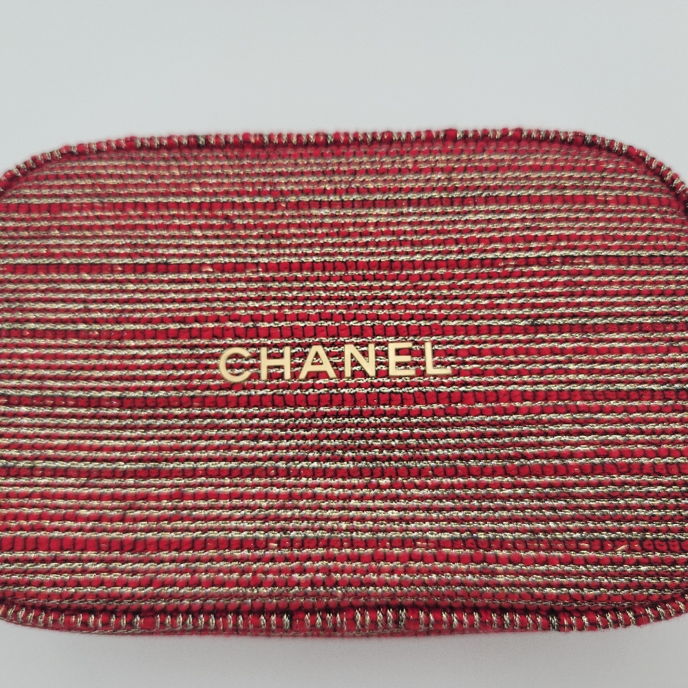 Chanel holiday bag NWT in gift box Collector Gift - Picture 3 of 4